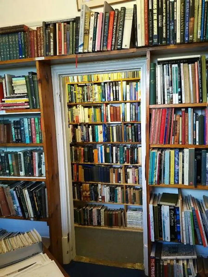 Quaint bookshop in Blackheath, Q129 (photo 8)