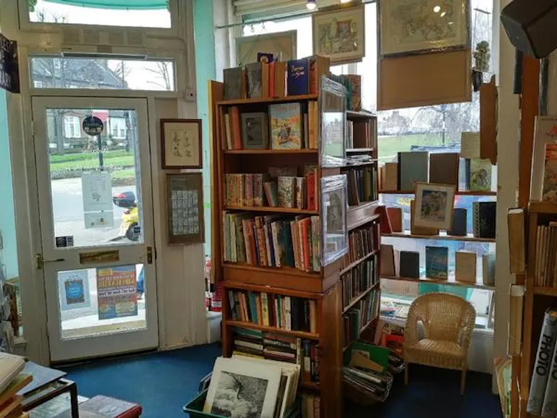 Quaint bookshop in Blackheath, Q129 (photo 11)
