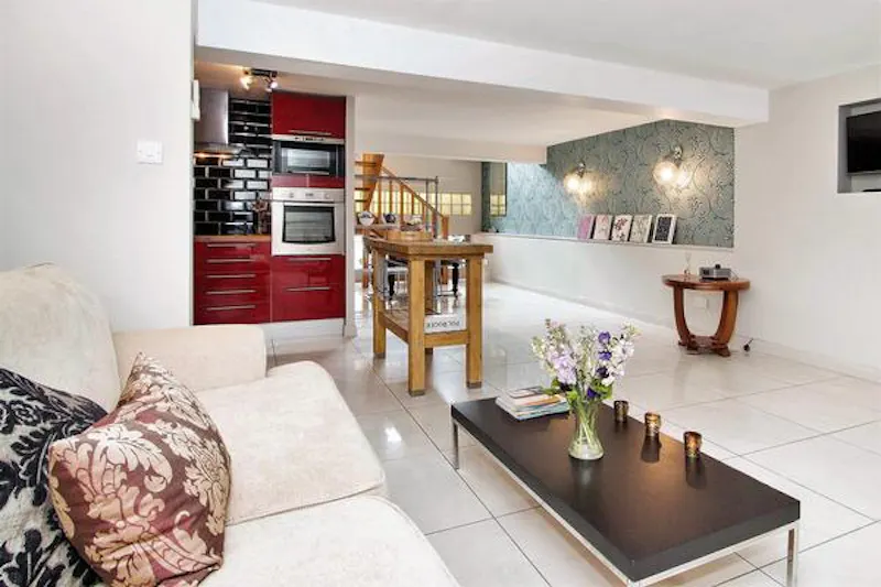 Dining room at Loft style apartment in Angel, F1157 (photo 3)