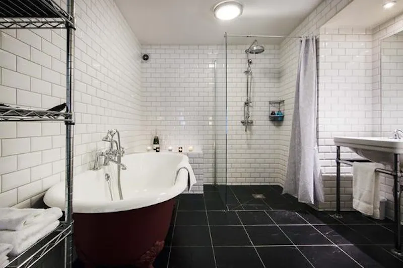 Bathroom at Loft style apartment in Angel, F1157 (photo 7)