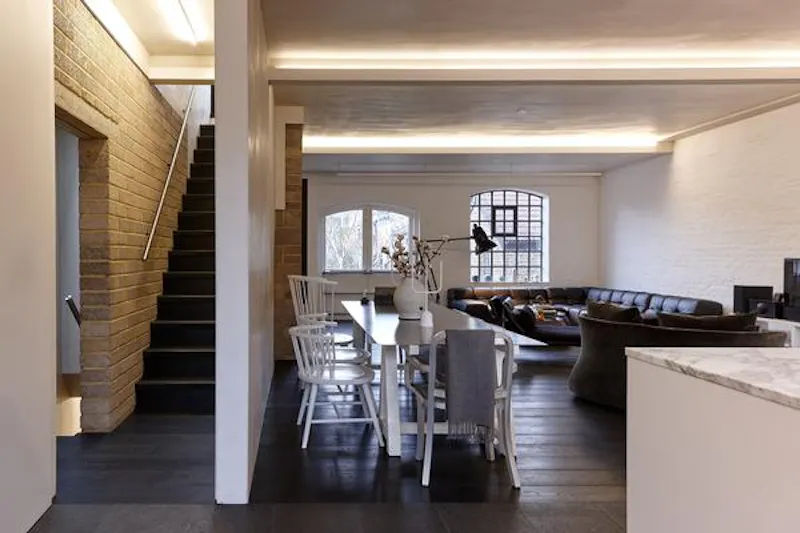 Staircase at Stylish Bethnal Green loft, N444 (photo 11)