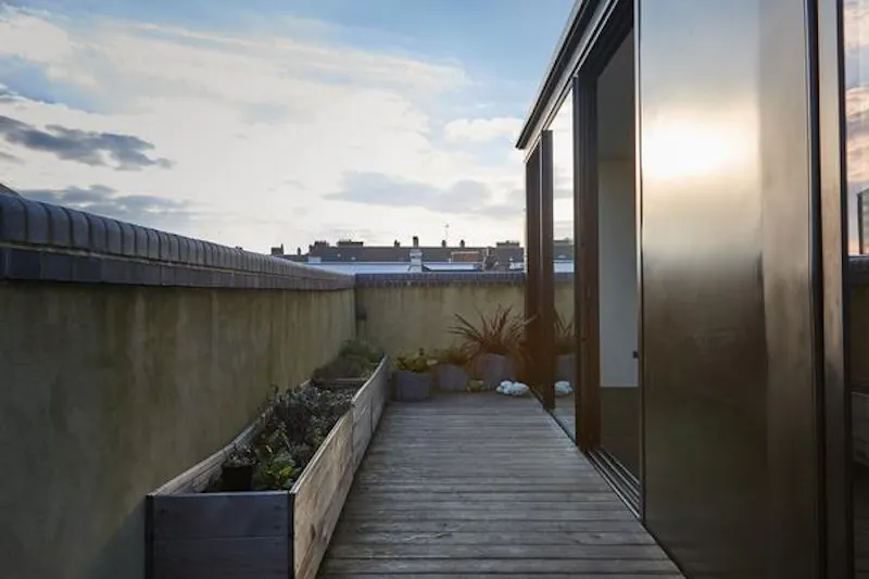 Balcony at Stylish Bethnal Green loft, N444 (photo 34)