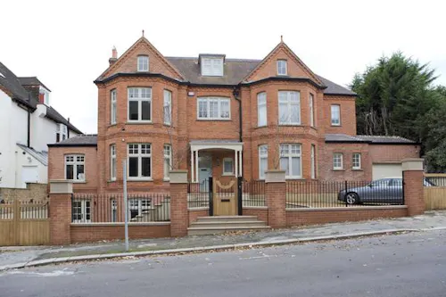Fun Wimbledon house, B1795