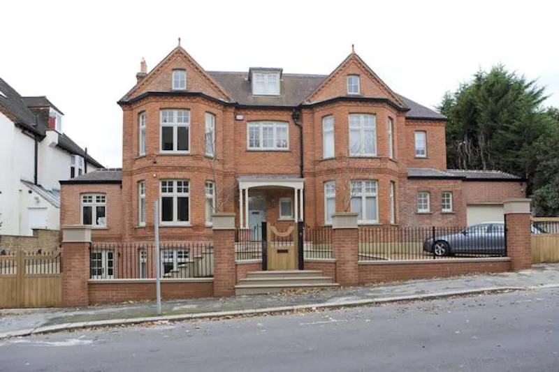 Fun Wimbledon house, B1795 (photo 1)