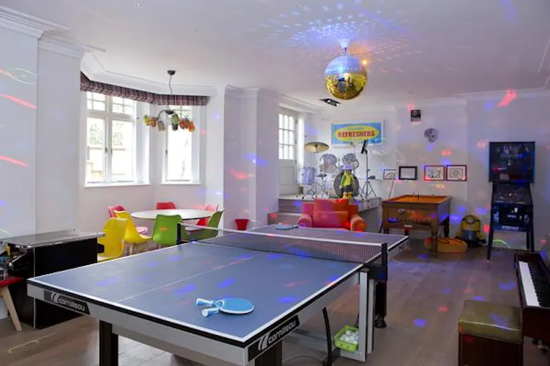 Fun Wimbledon house, B1795 (photo 9)