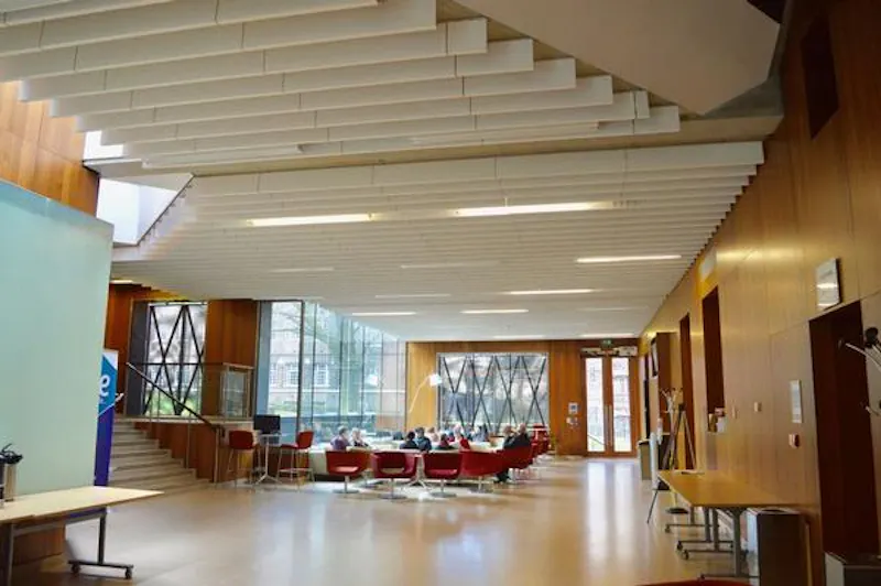 Entrance hall at Denmark Hill education campus, P601 (photo 7)