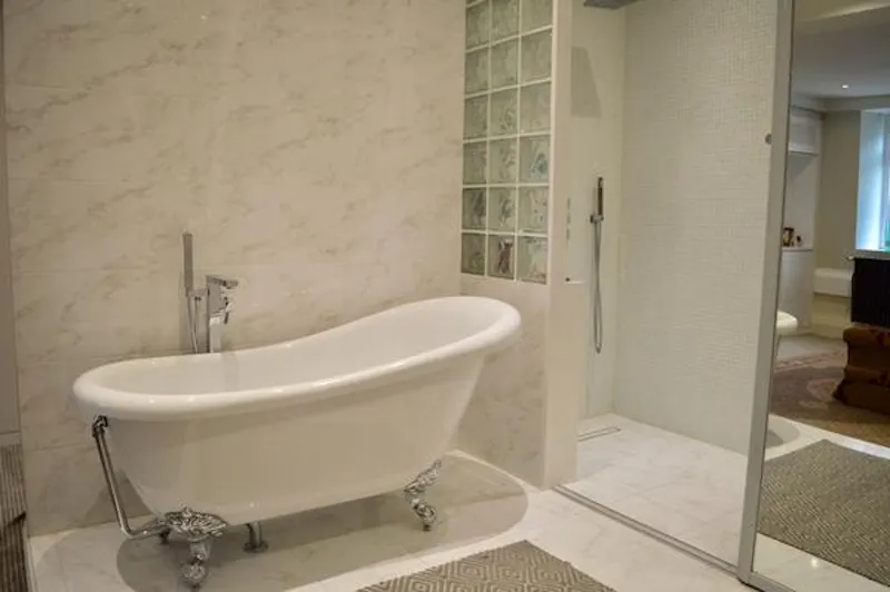 Bath - rolltop at Exotic Hackney apartment, F1159 (photo 20)