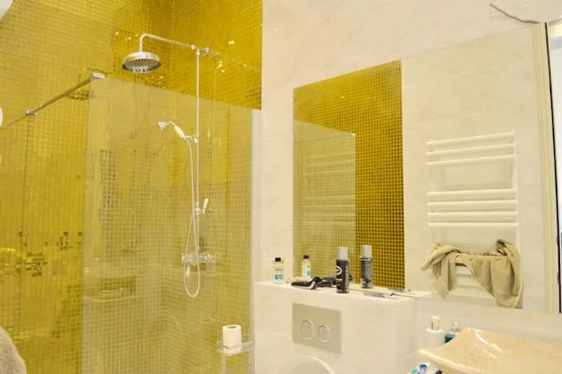 Shower at Exotic Hackney apartment, F1159 (photo 34)