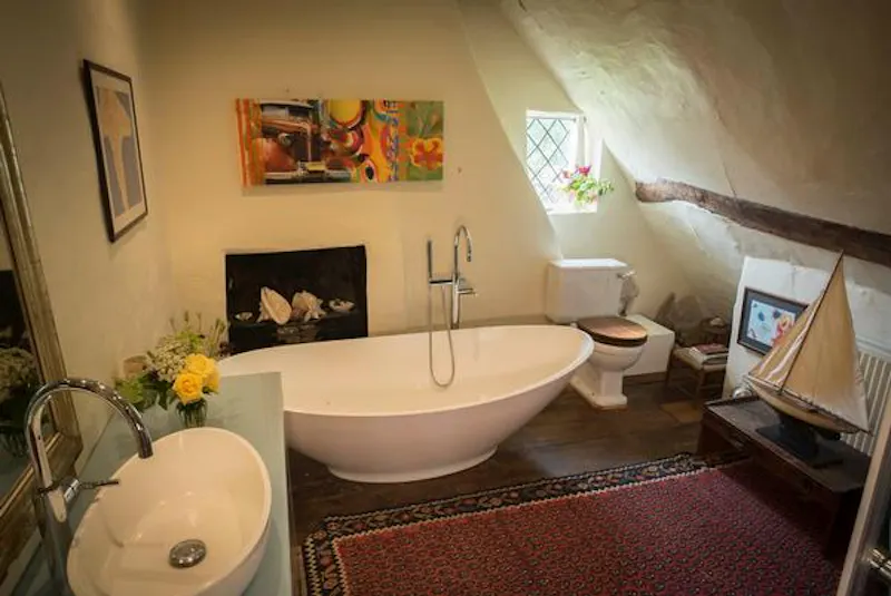 Bathroom at Film location H180 in West Sussex (photo 8)