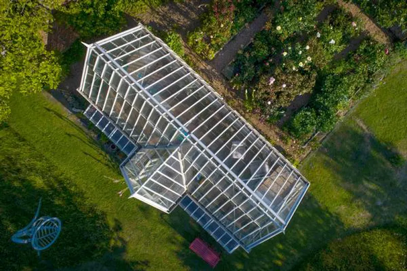 Greenhouse at Film location H180 in West Sussex (photo 44)