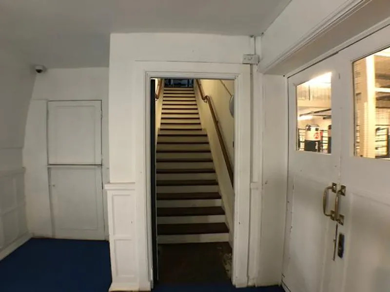 Two floor boxing gym in Clapham, V157 (photo 1)