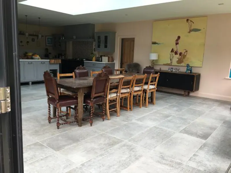 Dining room at Large Amersham family home, D2334 (photo 8)