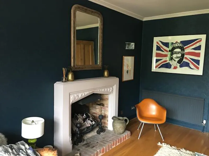 Fireplace at Large Amersham family home, D2334 (photo 16)