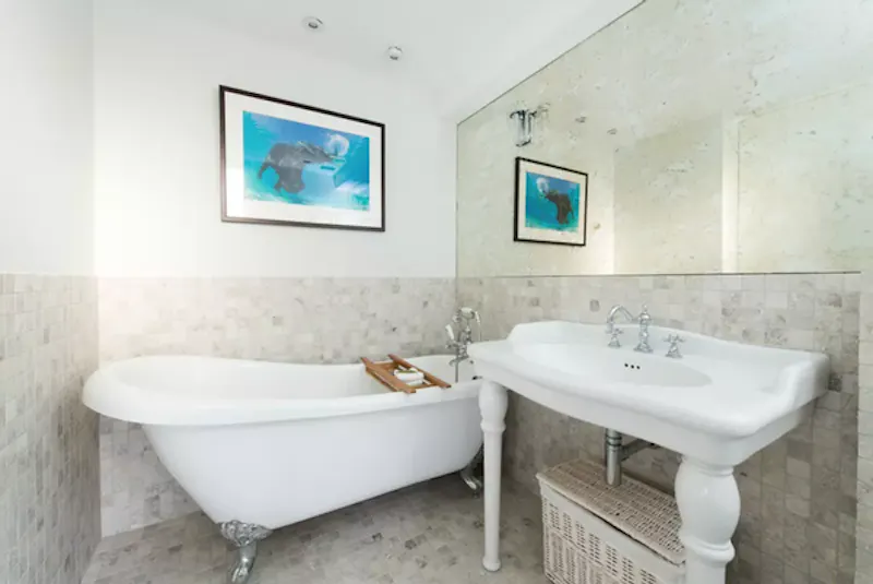 Bathroom at Clapham family house, B1801 (photo 18)