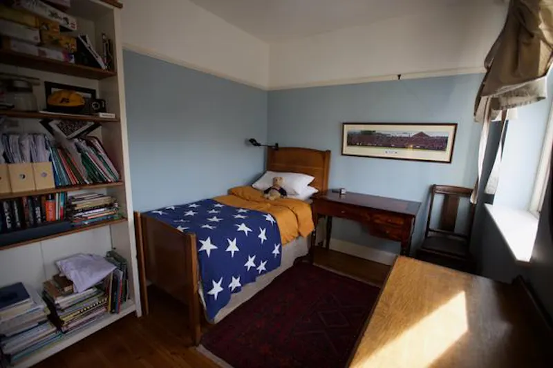 Bedroom - child's at Film location D2336 in Surrey (photo 43)