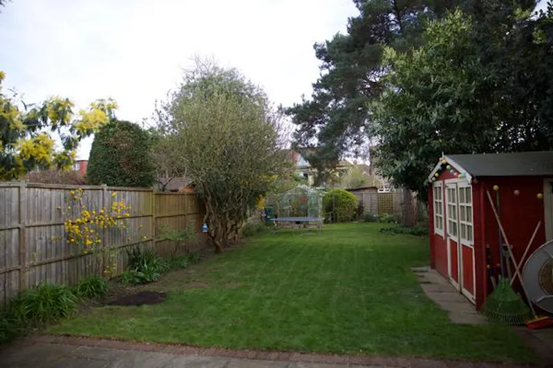 Film location D2336 in Surrey (photo 51)