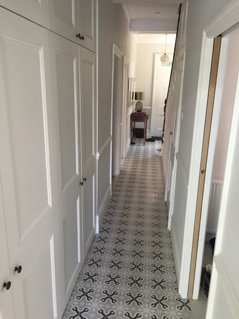 Entrance hall at Wimbledon Victorian house, B1803 (photo 2)