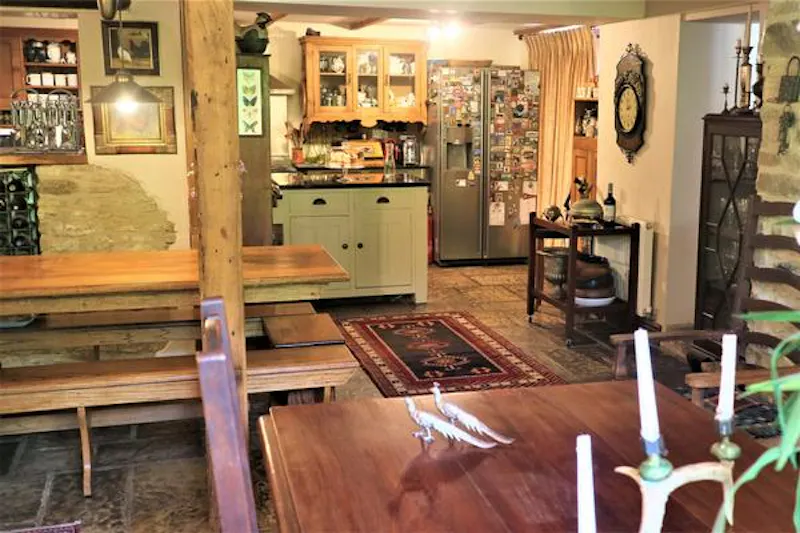 Kitchen at Film location H1012 in Oxfordshire (photo 7)