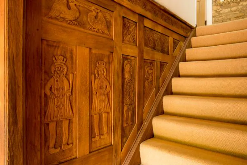 Staircase at Film location H1012 in Oxfordshire (photo 9)