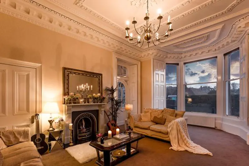 Drawing room at Film location E453 in Scotland (photo 4)
