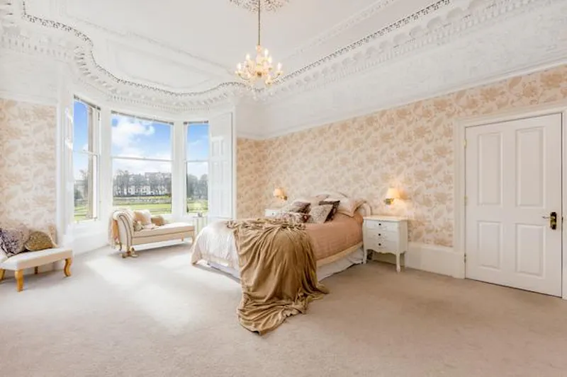 Bedroom at Film location E453 in Scotland (photo 19)