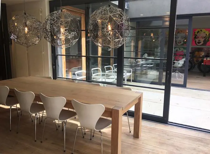 Dining room at Contemporary Esher house, K430 (photo 5)