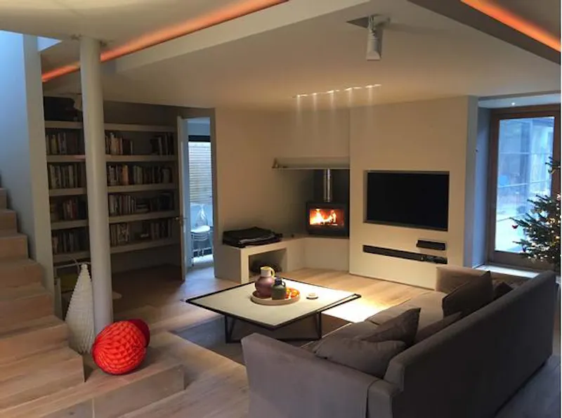 Fireplace at Contemporary Esher house, K430 (photo 2)