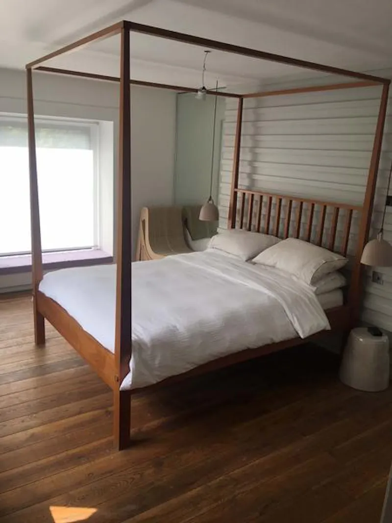 Bedroom at Contemporary Esher house, K430 (photo 13)