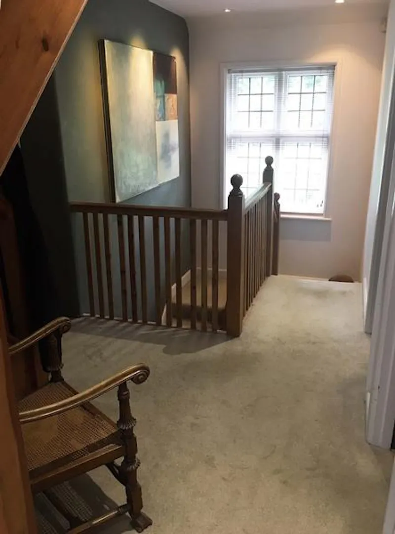 Staircase at Contemporary Esher house, K430 (photo 12)