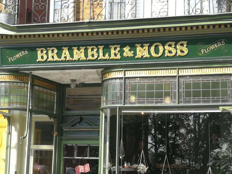 Glass at Film location SH33 in London (photo 3)