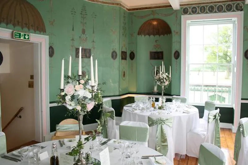 Dining room at Unique Henley island venue, Q133 (photo 2)