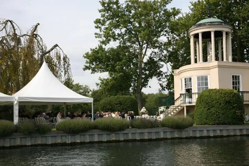 Unique Henley island venue, Q133 (photo 6)