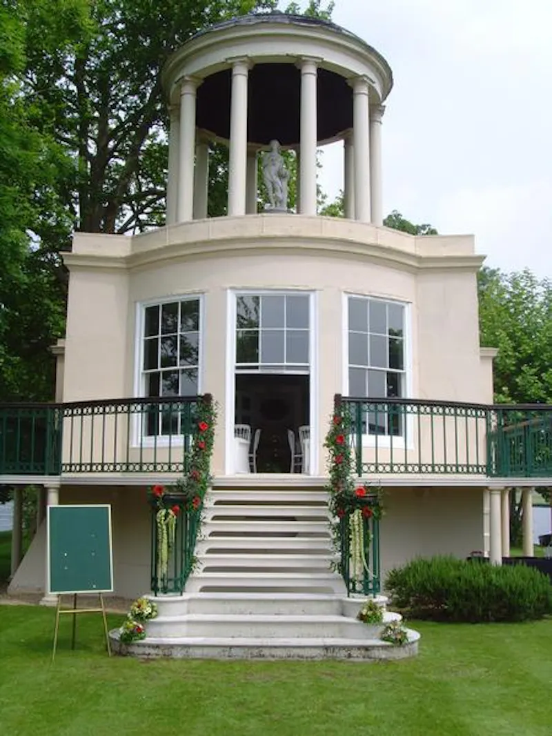 Balcony at Unique Henley island venue, Q133 (photo 7)