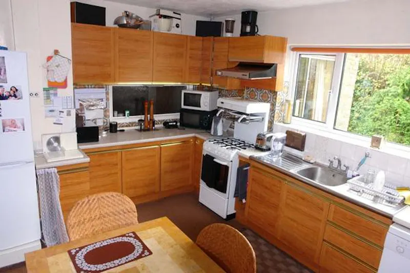 Kitchen at Wycombe 60's house, D2339 (photo 5)