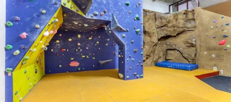 Gym at Athletic tracks and olympic pool , V158 (photo 45)