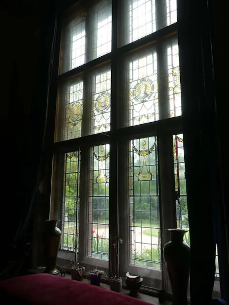 Glass at Film location E455 in Hertfordshire (photo 4)