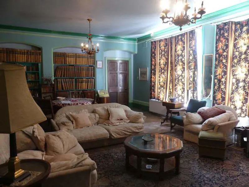 Library at Film location E455 in Hertfordshire (photo 11)