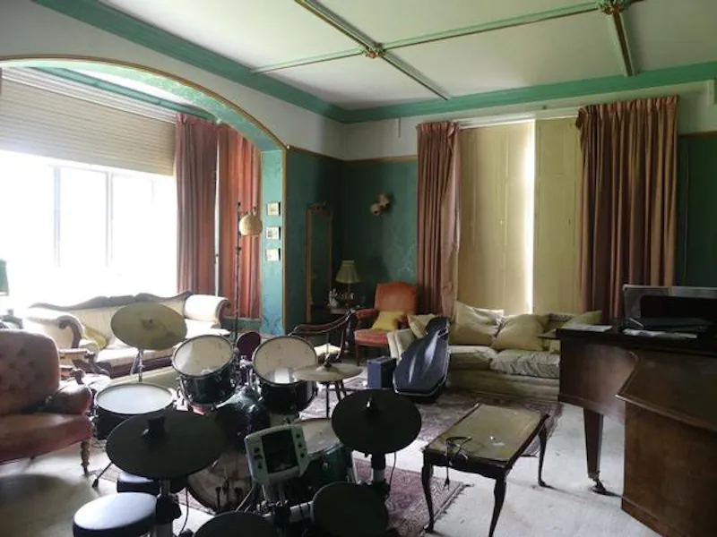 Living Room at Film location E455 in Hertfordshire (photo 13)