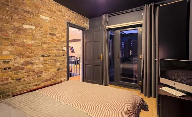 Bedroom at Modern Hackney apartment, K431 (photo 17)