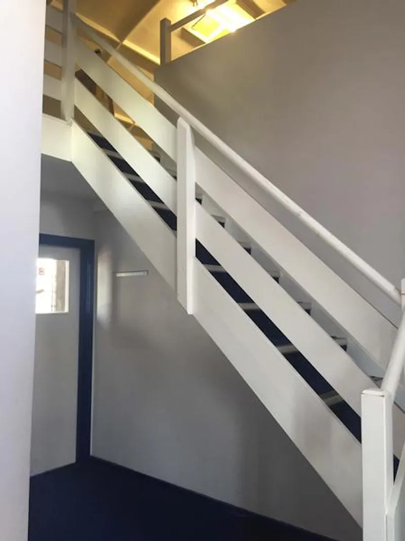 Staircase at Film location CH107 in London (photo 30)