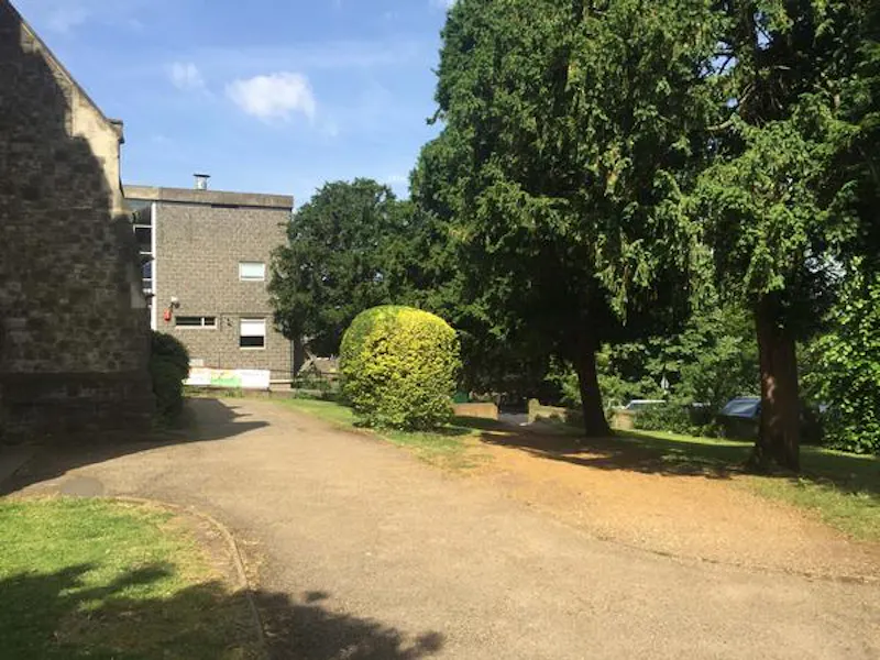 Driveway at Film location CH107 in London (photo 56)