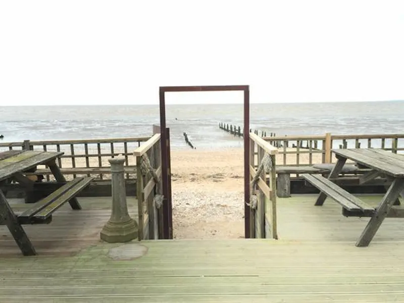 Idyllic Sheppy beach house, C897 (photo 28)