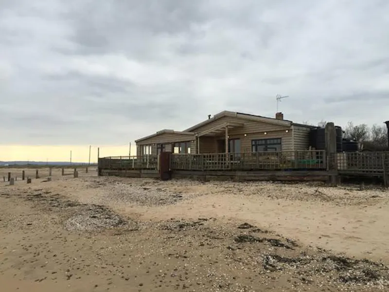 Idyllic Sheppy beach house, C897 (photo 23)