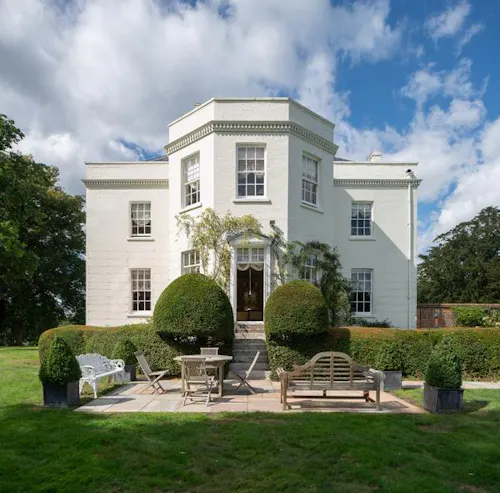 Pretty white house in Winchfield, A1453