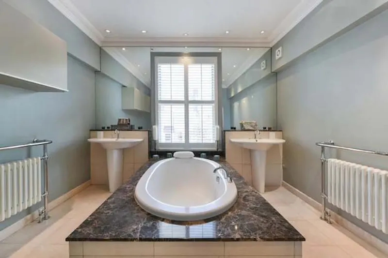 Bathroom at Wandsworth pool house, B1804 (photo 27)