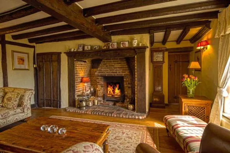 Fireplace at Film location C898 in Buckinghamshire (photo 2)