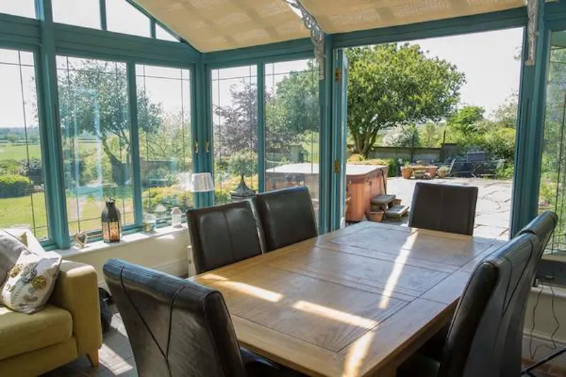 Conservatory at Film location C898 in Buckinghamshire (photo 6)