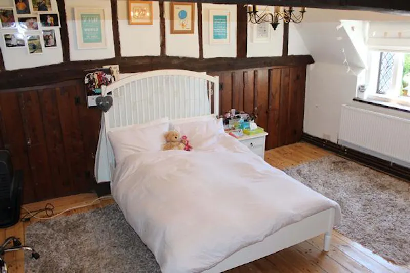 Bedroom at Film location C898 in Buckinghamshire (photo 15)