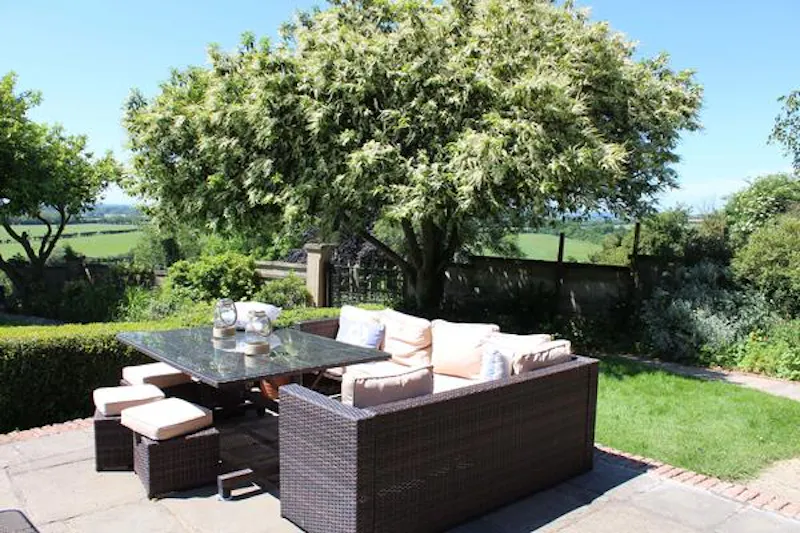 Terrace/Patio at Film location C898 in Buckinghamshire (photo 32)