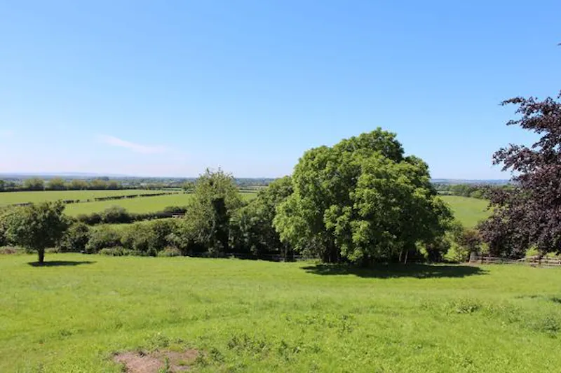 Views - country at Film location C898 in Buckinghamshire (photo 34)